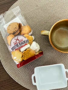 Photo page accueil, un sachet d'assortiment qui mélange plusieurs gammes de biscuits
